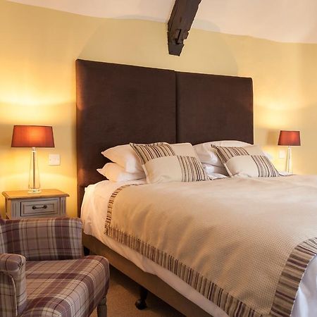The Crown Hotel Shipton under Wychwood Room photo