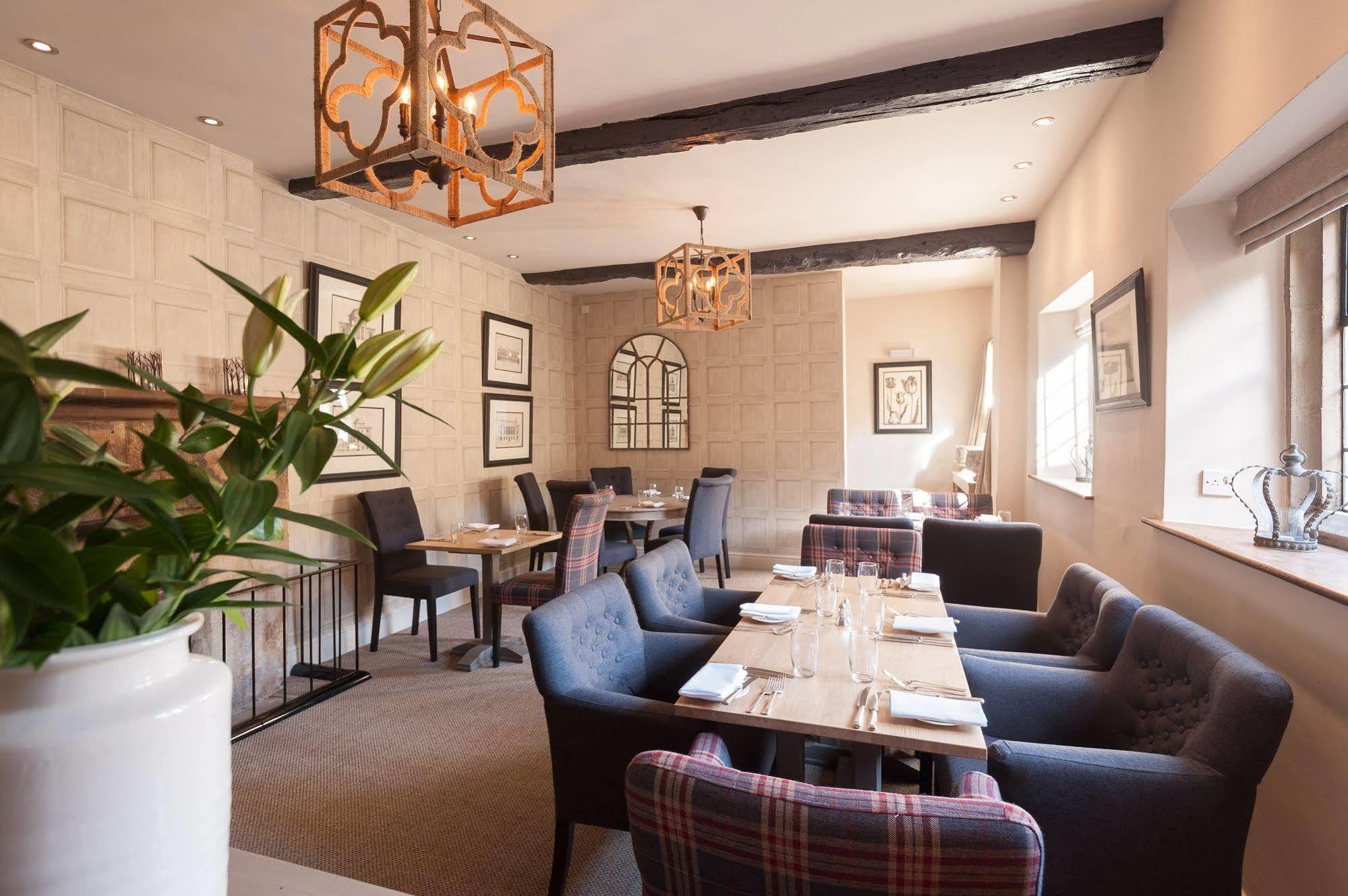 The Crown Hotel Shipton under Wychwood Exterior photo