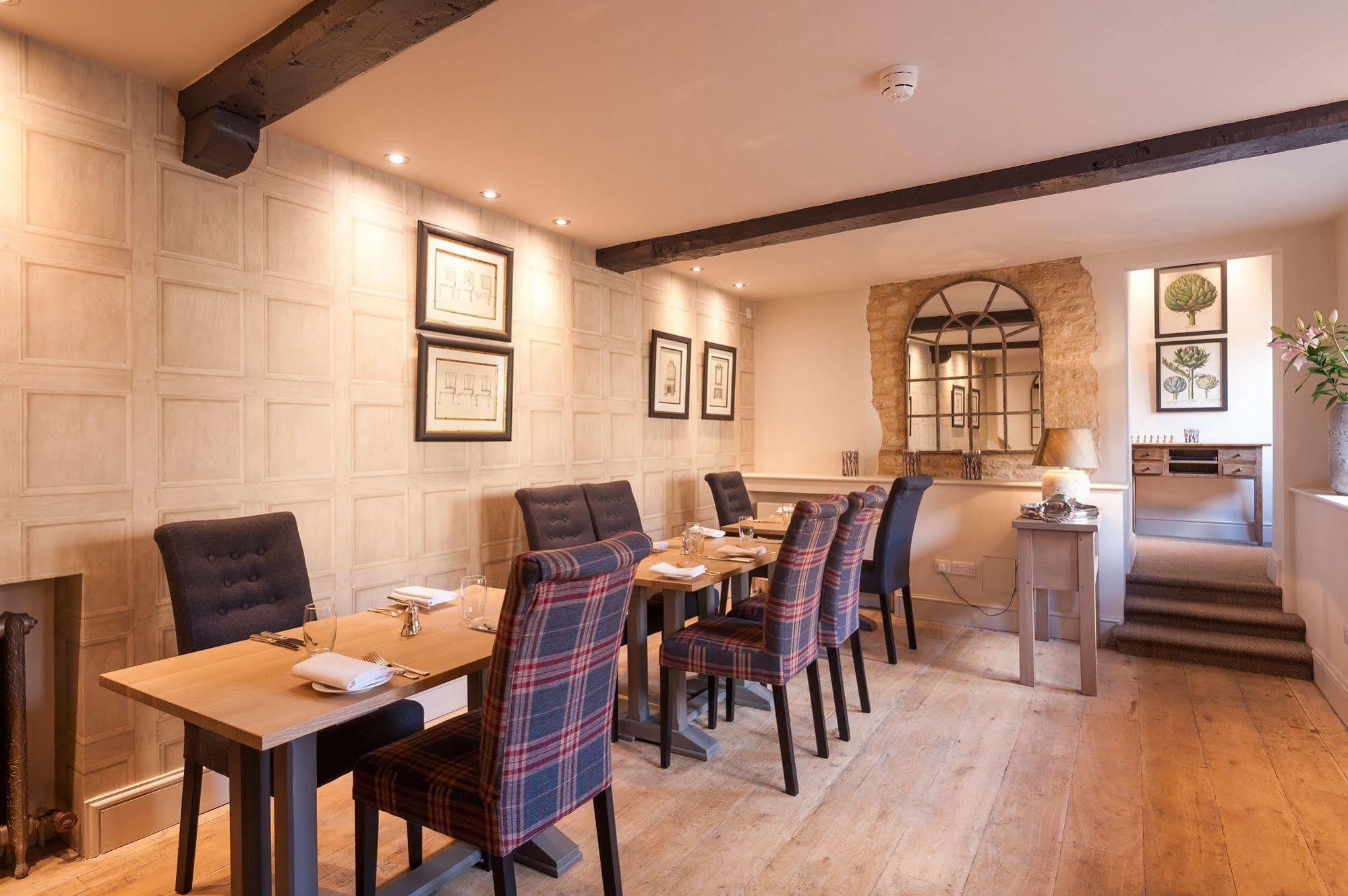 The Crown Hotel Shipton under Wychwood Exterior photo