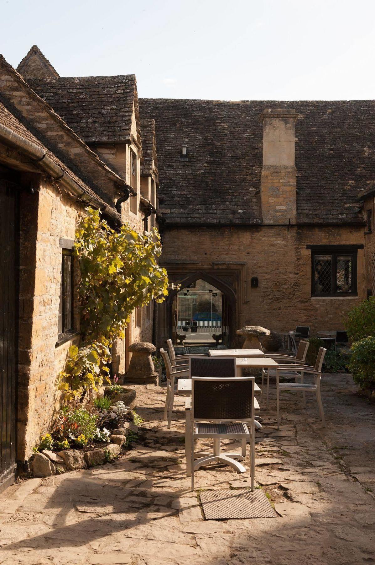 The Crown Hotel Shipton under Wychwood Exterior photo